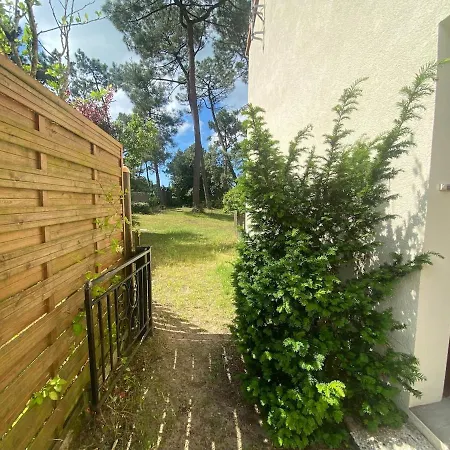Dans Les Pins, Maison Agreable 別荘