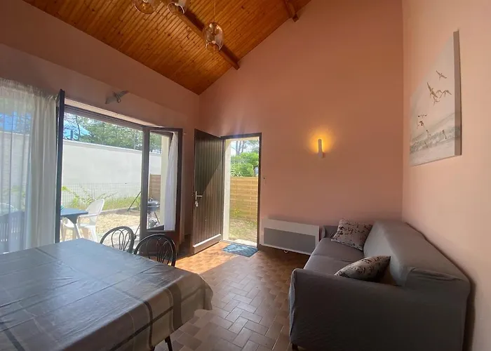 Dans Les Pins, Maison Agreable *