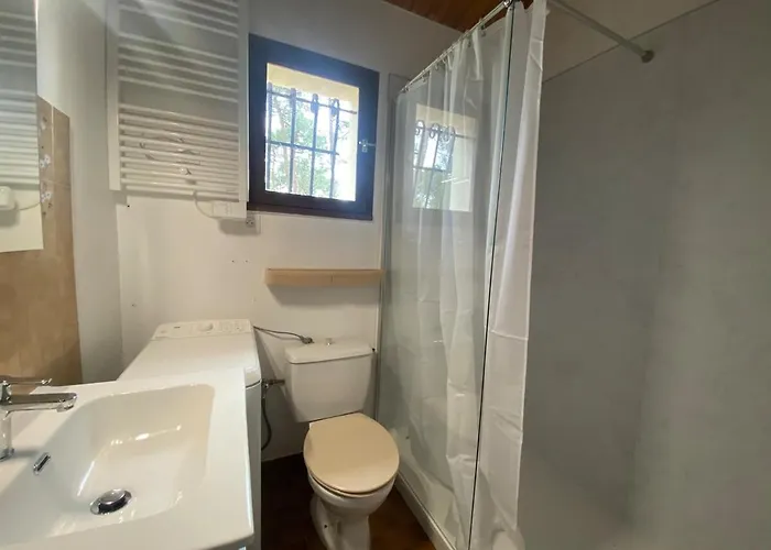 Dans Les Pins, Maison Agreable